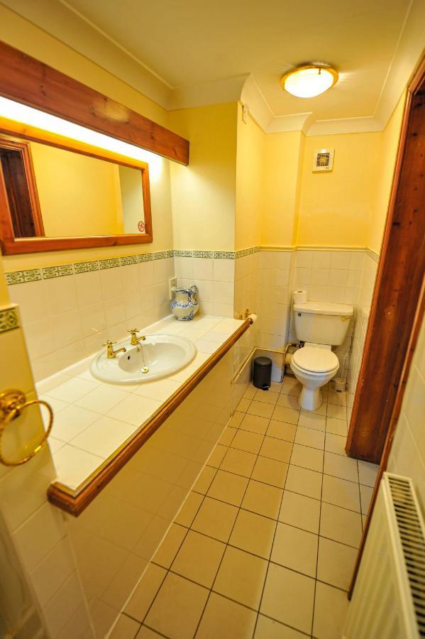 The Coachman Pub, Hartford, Room Only Hartford  Екстер'єр фото