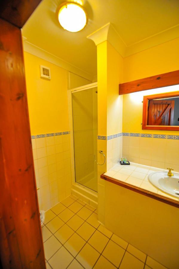The Coachman Pub, Hartford, Room Only Hartford  Екстер'єр фото